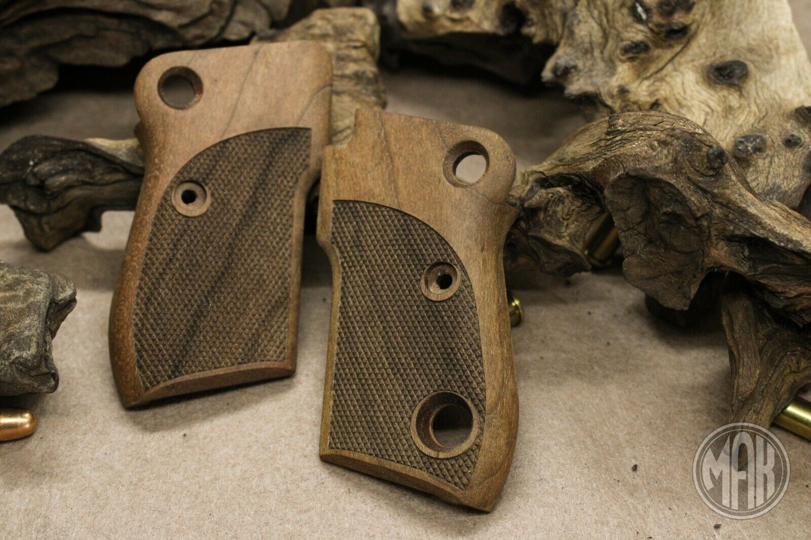 Beretta M 1951,Helwan Brigadier,Tariq 951 Grips