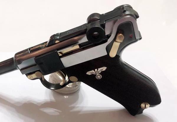 Luger P08 Ceviz Ağacı (Siyah Boyalı) Gümüş Logo 