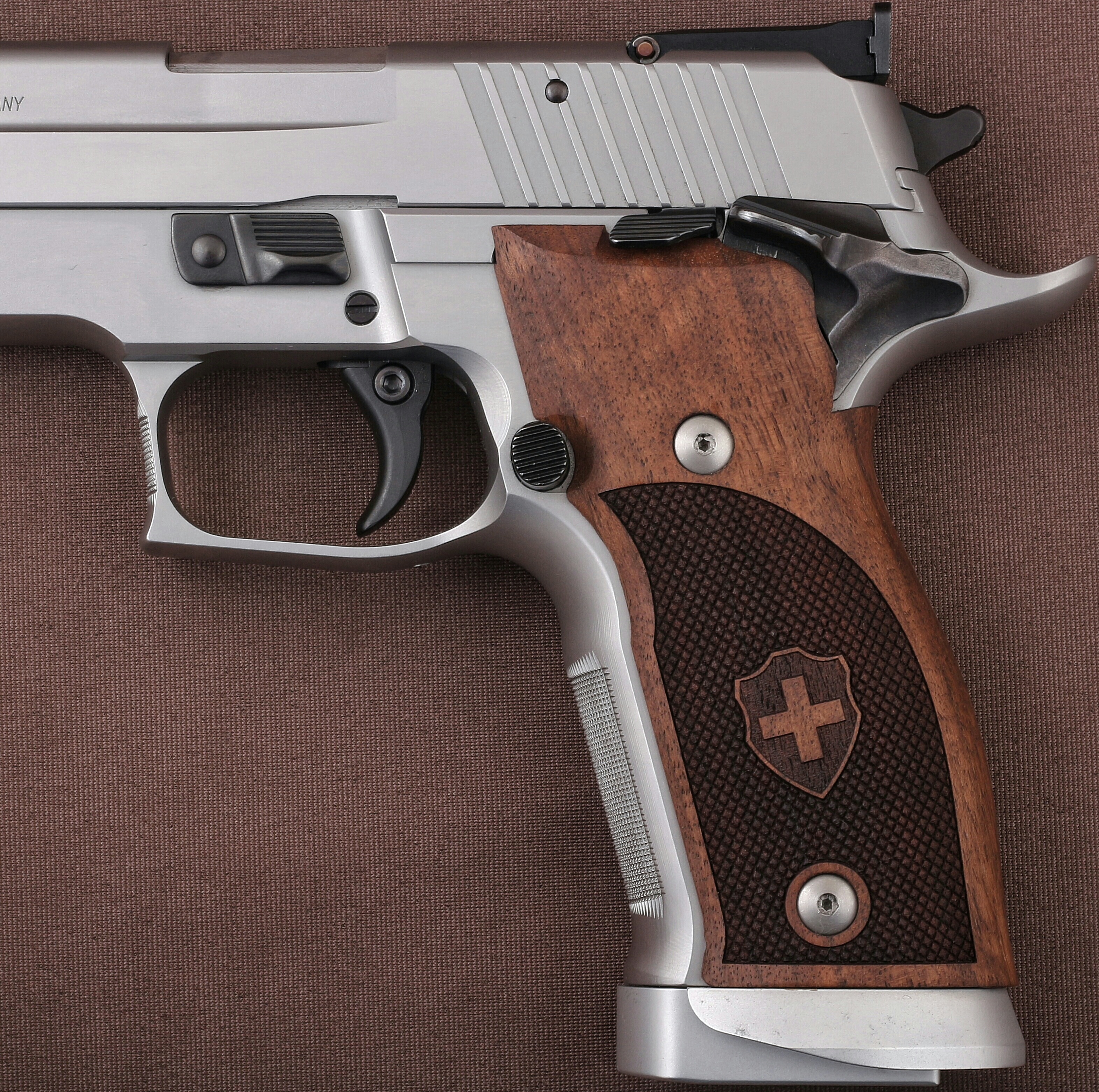 Sig Sauer X-Five P226 / X-Five SO / X-Five AL / X-Six / X-Six AL Ceviz Ağacı Lazer Logo 