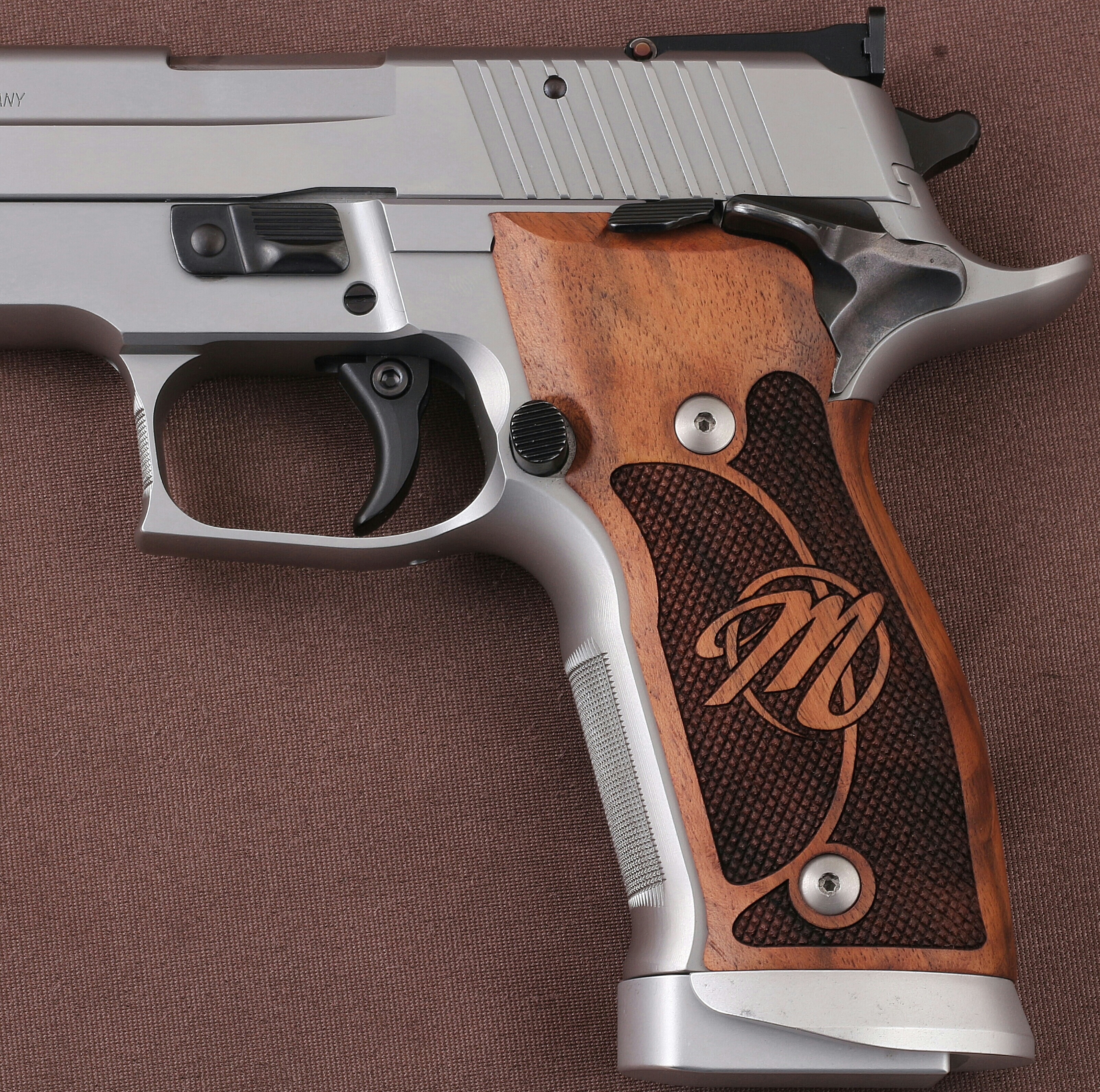 Sig Sauer X-Five P226 / X-Five SO / X-Five AL / X-Six / X-Six AL Ceviz Ağacı Lazer Logo 