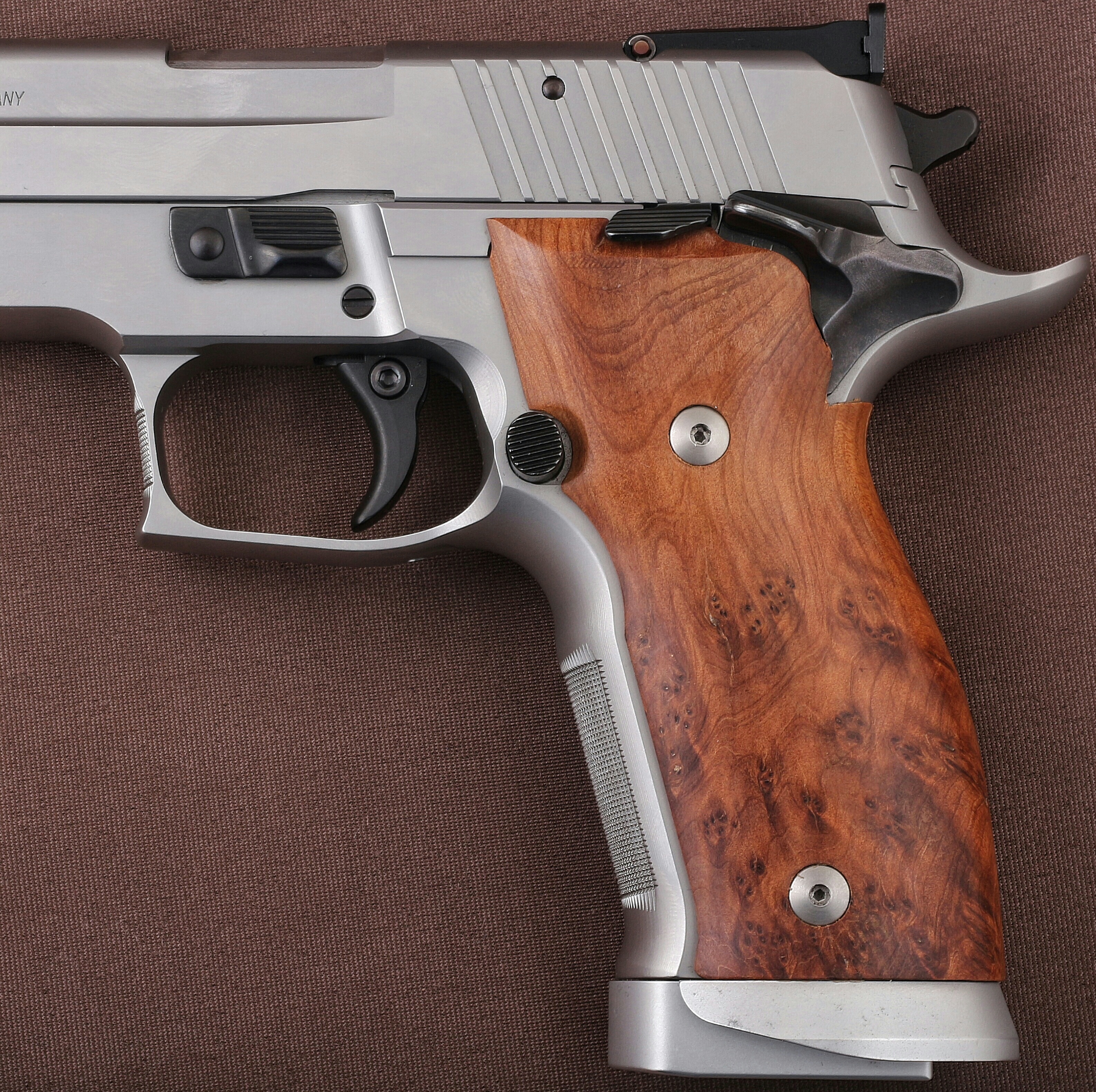 Sig Sauer X-Five P226 / X-Five SO / X-Five AL / X-Six / X-Six AL Exotic Thuya Logo Yok 