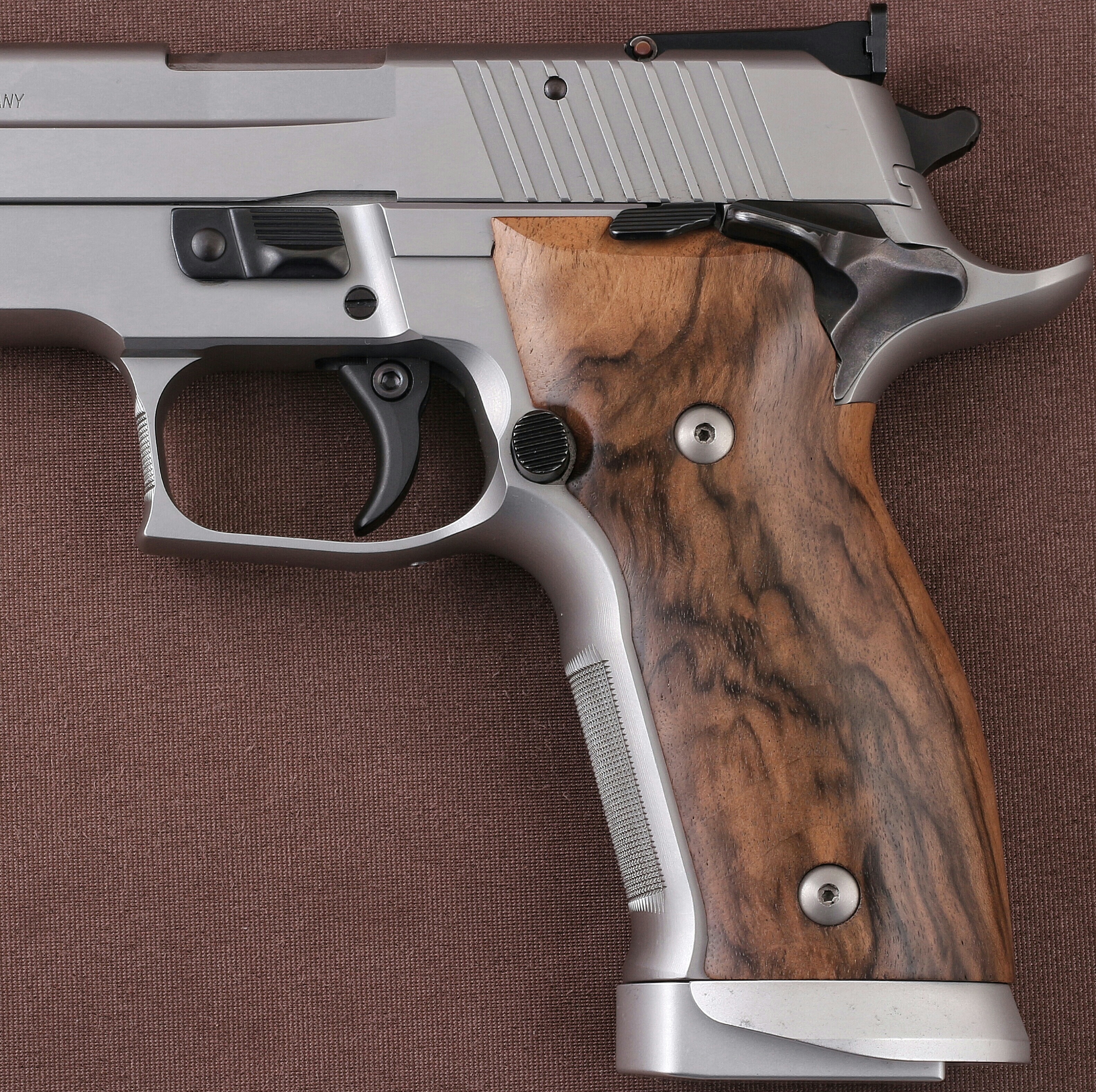 Sig Sauer X-Five P226 / X-Five SO / X-Five AL / X-Six / X-Six AL Kök Ceviz Ağacı Logo Yok 
