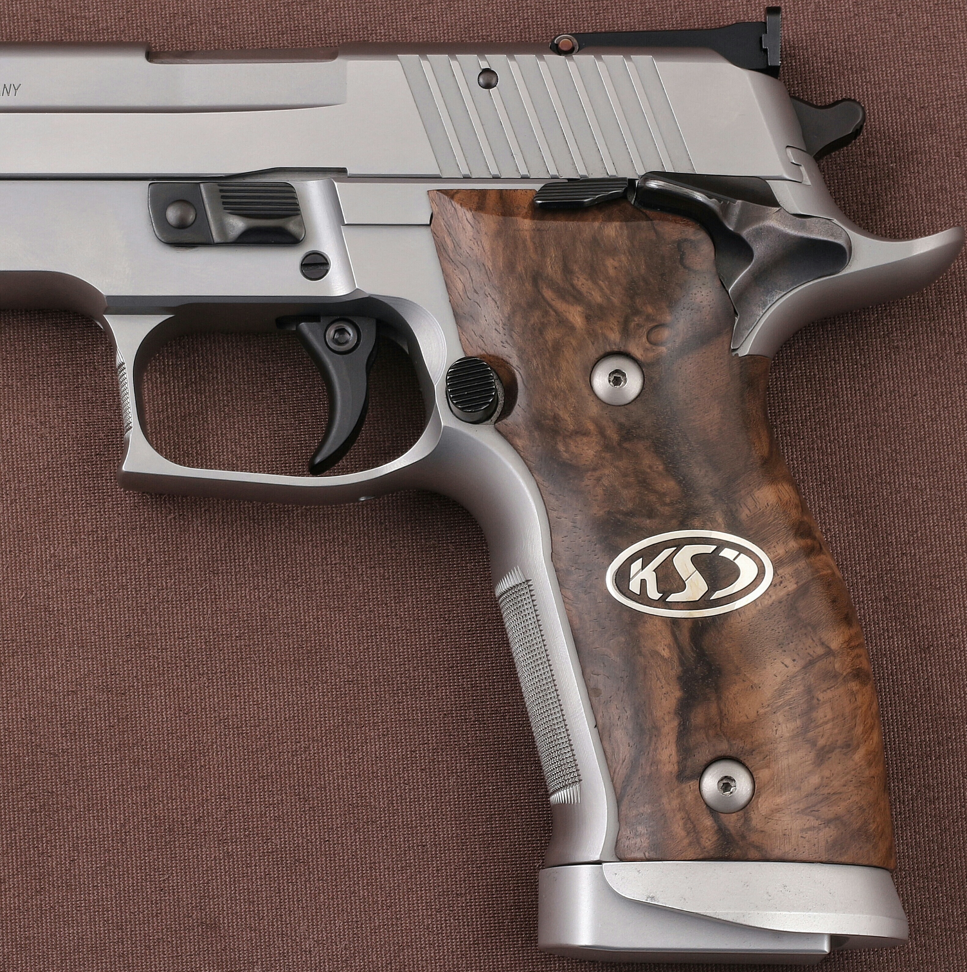 Sig Sauer X-Five P226 / X-Five SO / X-Five AL / X-Six / X-Six AL Kök Ceviz Ağacı Gümüş Logo 