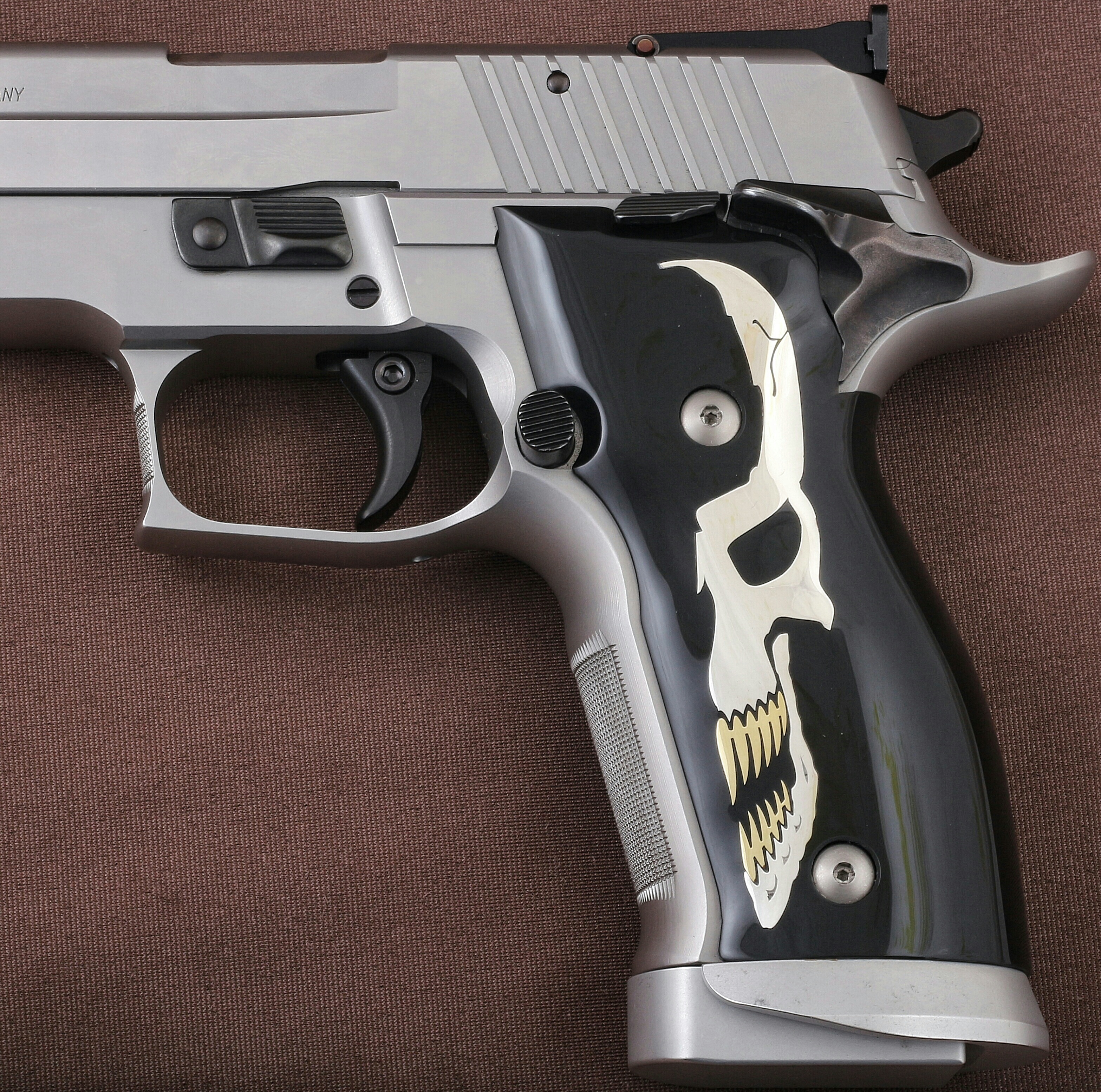 Sig Sauer X-Five P226 / X-Five SO / X-Five AL / X-Six / X-Six AL Siyah Akrilik Gümüş Logo (Büyük) 
