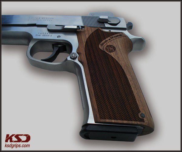 Smith Wesson 4506 & 1006 & 1046 & 1066 & 1086 & 4506 & 4546 & 4563 & 4566 & 4586 Ceviz Ağacı Lazer Logo 