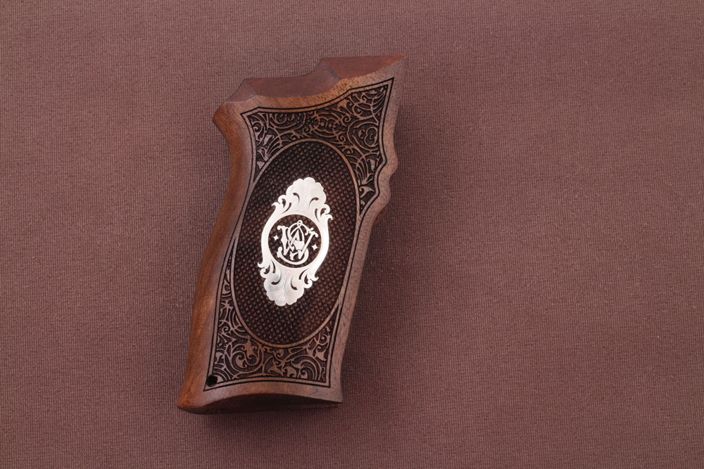 Smith Wesson 4506 & 1006 & 1046 & 1066 & 1086 & 4506 & 4546 & 4563 & 4566 & 4586 Ceviz Ağacı Gümüş Logo (Büyük) 